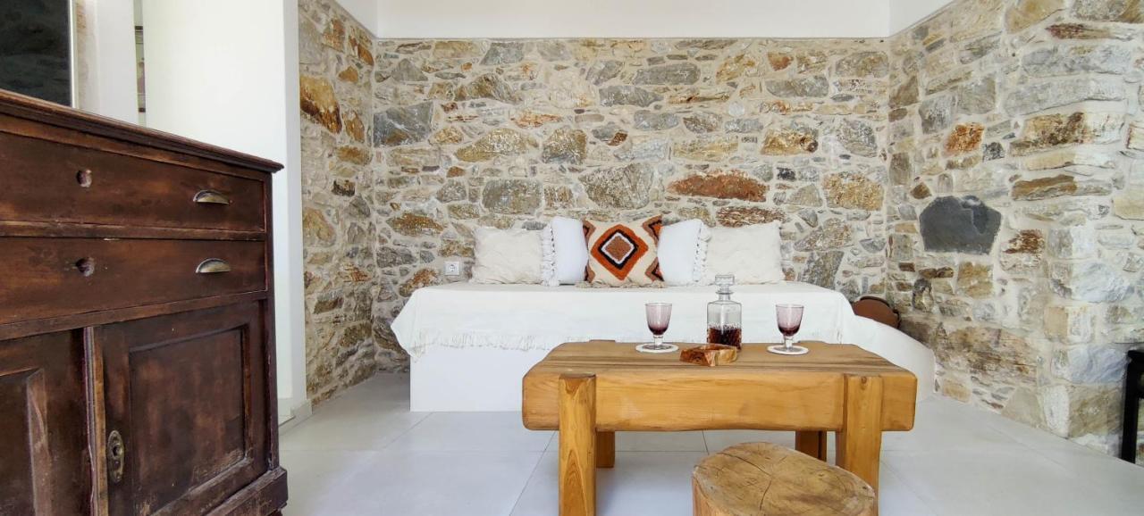 Laina Traditional Guest House Apérathos Exterior foto